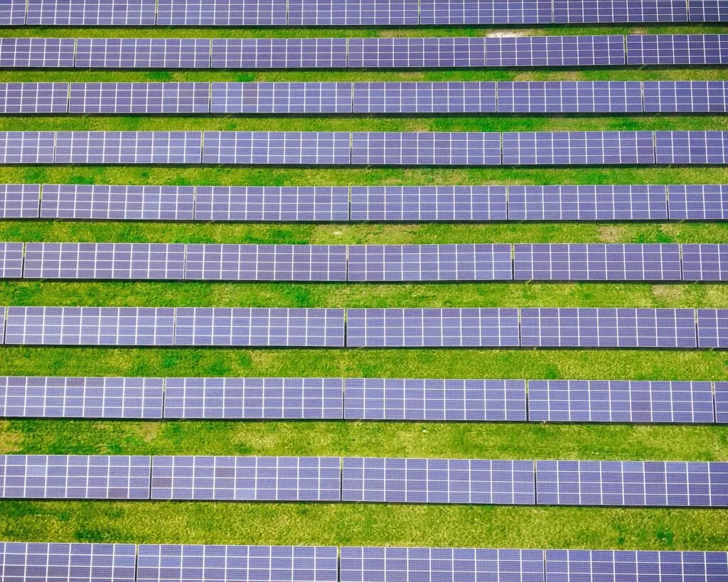 Curatarea panourilor fotovoltaice - necesara pentru obtinerea randamentului maxim al sistemului