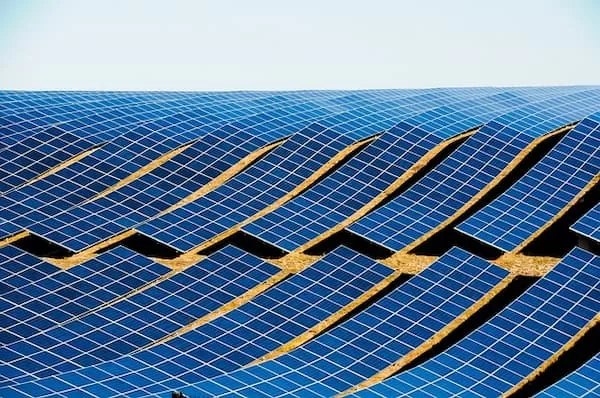 conectare panouri fotovoltaice serie sau paralel - parc fotovoltaic