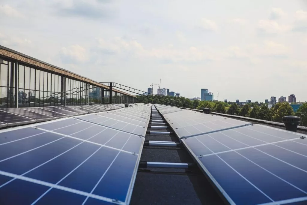 2. On grid vs off grid. Off grid vs on grid - diferenta intre on grid si off grid + criterii de alegere (1)