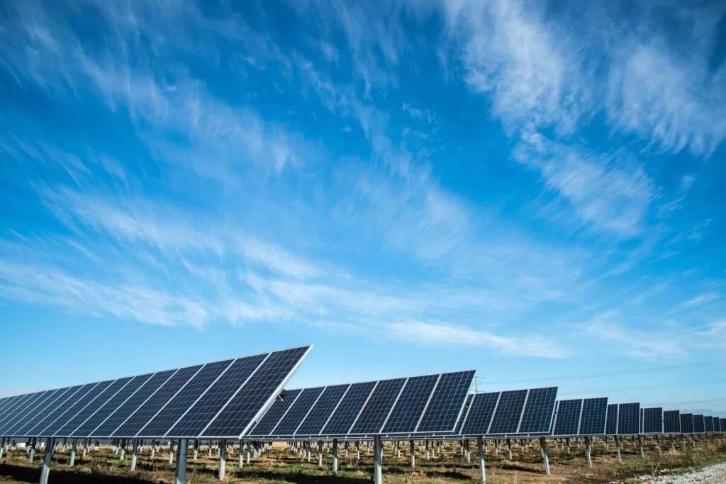 panouri fotovoltaice monocristaline vs policristaline - asemanari, diferente si alte particularitati