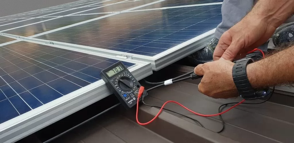 conectarea in serie sau paralel a unor panouri fotovoltaice